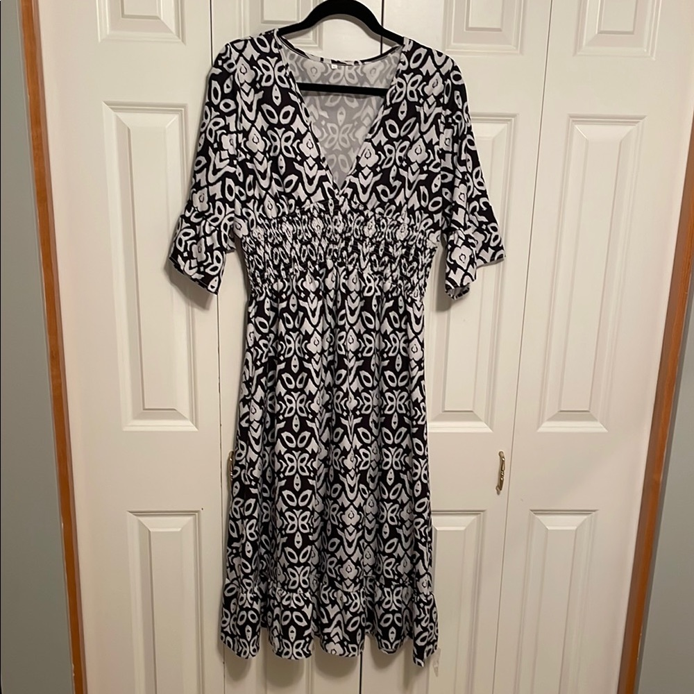 Black and White Midi Beach Cover-up with Flutter Sleeves. NWOT